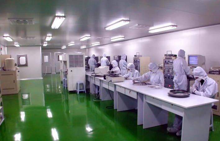 制藥、工業(yè)、食品等行業(yè)生產(chǎn)時為什么要使用潔凈室？